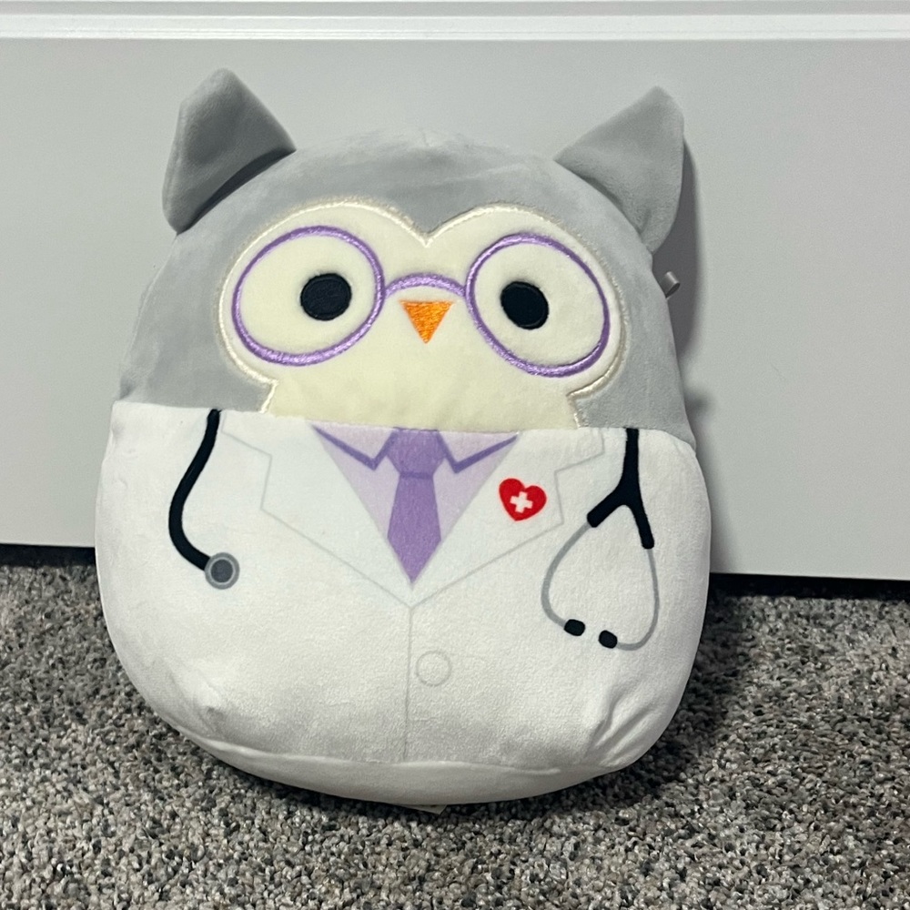 Owl doctor/Nurse squishmallow